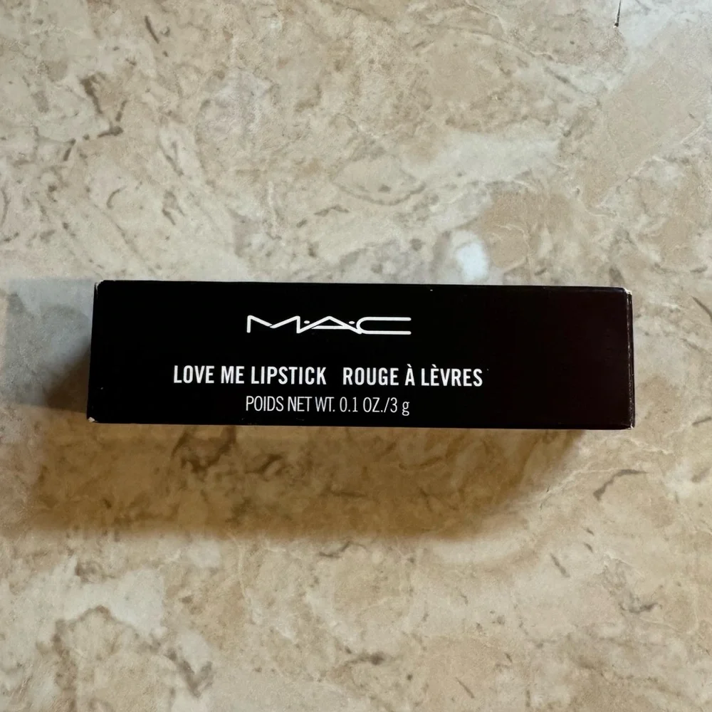M.A.C. Love Me Lipstick - LA FEMME 410